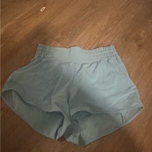 Lululemon Hotty Hot High Rise 2.5 inch size 4